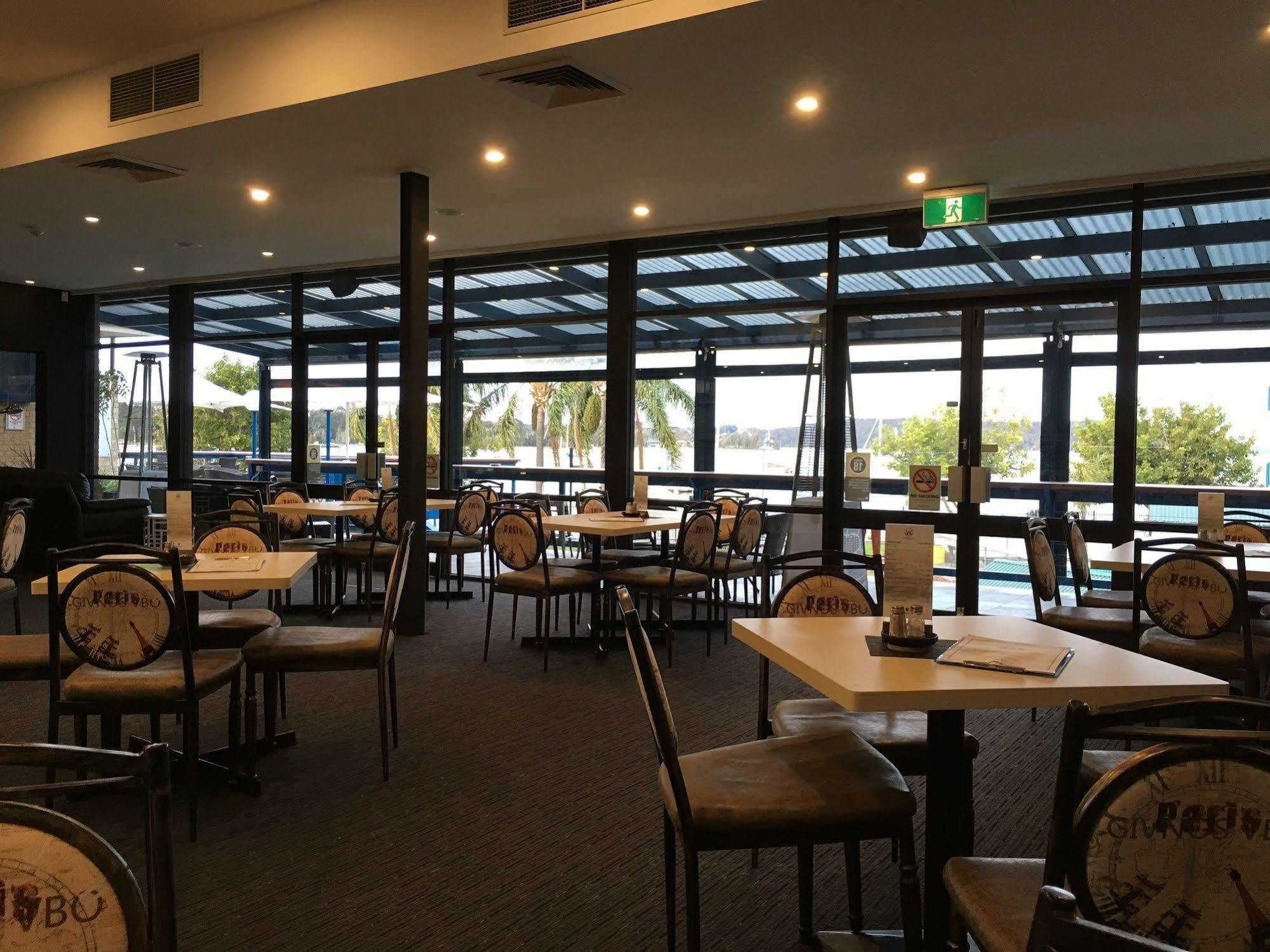 Mariners On The Waterfront Batemans Bay Exterior foto